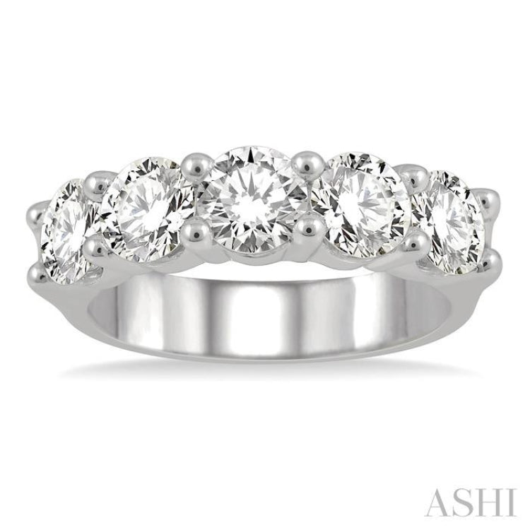 2 1/2 Ctw 5 Stone Round Cut Diamond Wedding Band in 14K White Gold
