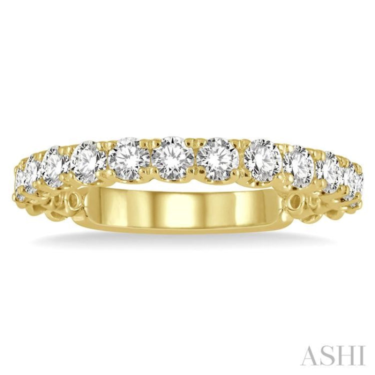 3/4 Ctw Lattice Round Cut Diamond Wedding Band in 14K Yellow Gold