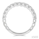 3/4 ctw Lattice Round Cut Diamond Wedding Band in Platinum